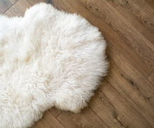 Load image into Gallery viewer, Washable Sheepskins: Cream / white