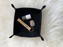 Load image into Gallery viewer, Leather Keychains