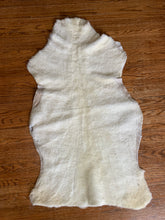Load image into Gallery viewer, Washable Sheepskins: Cream / white