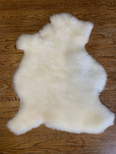 Load image into Gallery viewer, Washable Sheepskins: Cream / white