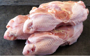 Chicken carcus : Necks and backs for broth
